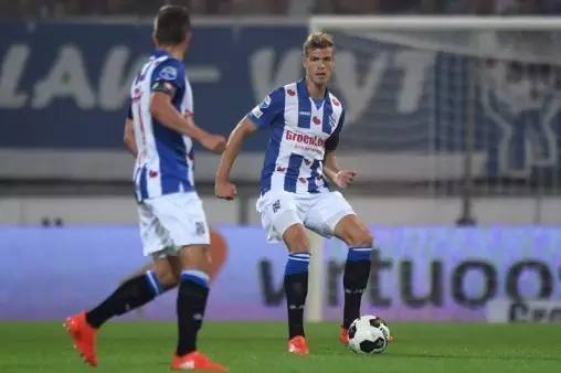 特在球队中 特在球队中